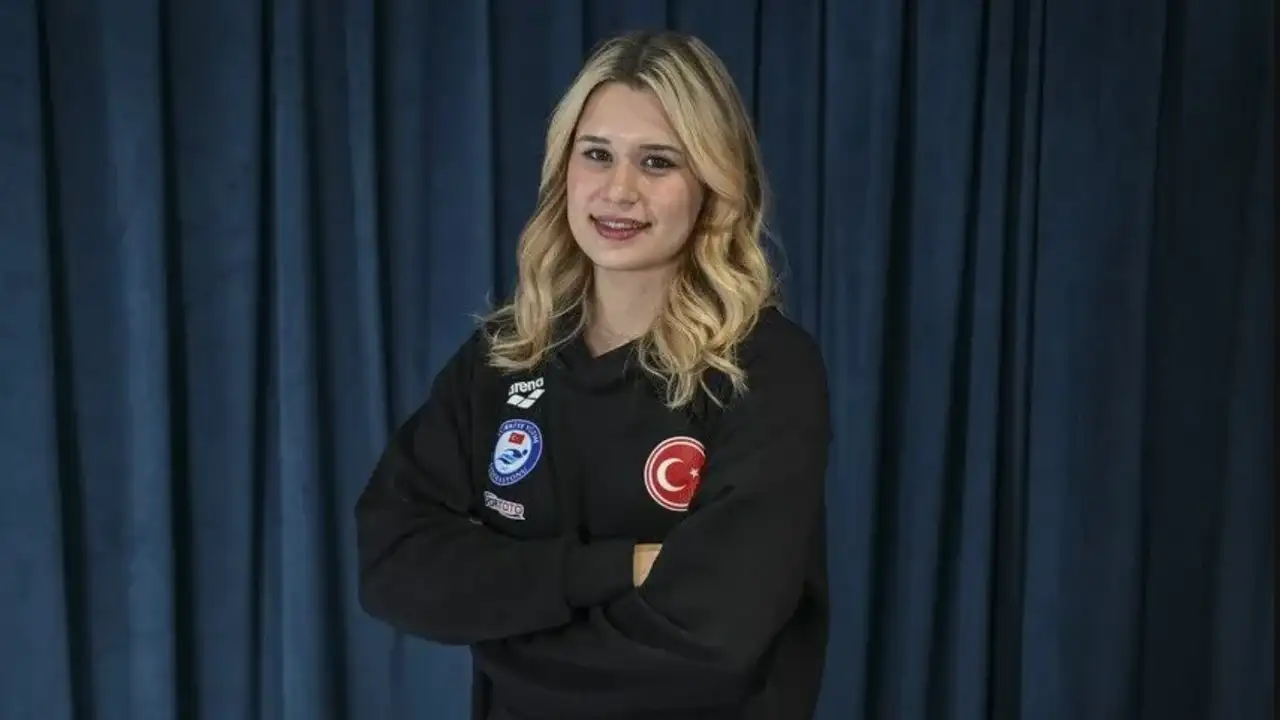 Milli Sporcu Defne Kurt Avrupa Şampiyonu Oldu! 100 Metre Serbestte Altın Madalya