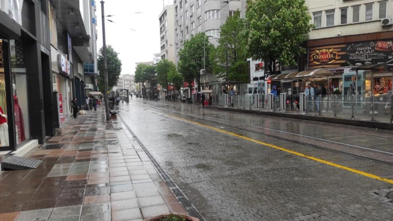 Eskişehir'deki yağışlar hayatı olumsuz yönde etkiledi