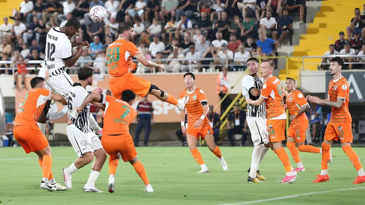Ahmet Çakar’dan Alanyaspor-Beşiktaş maçının hakemine sert tepki: “3 puanı gasp edildi”