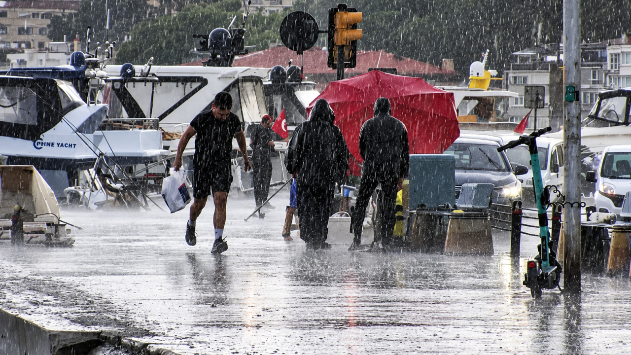 Meteorolojiden sağanak ve fırtınamsı rüzgar uyarısı: Yağışlar kuzey ve doğuda etkili olacak