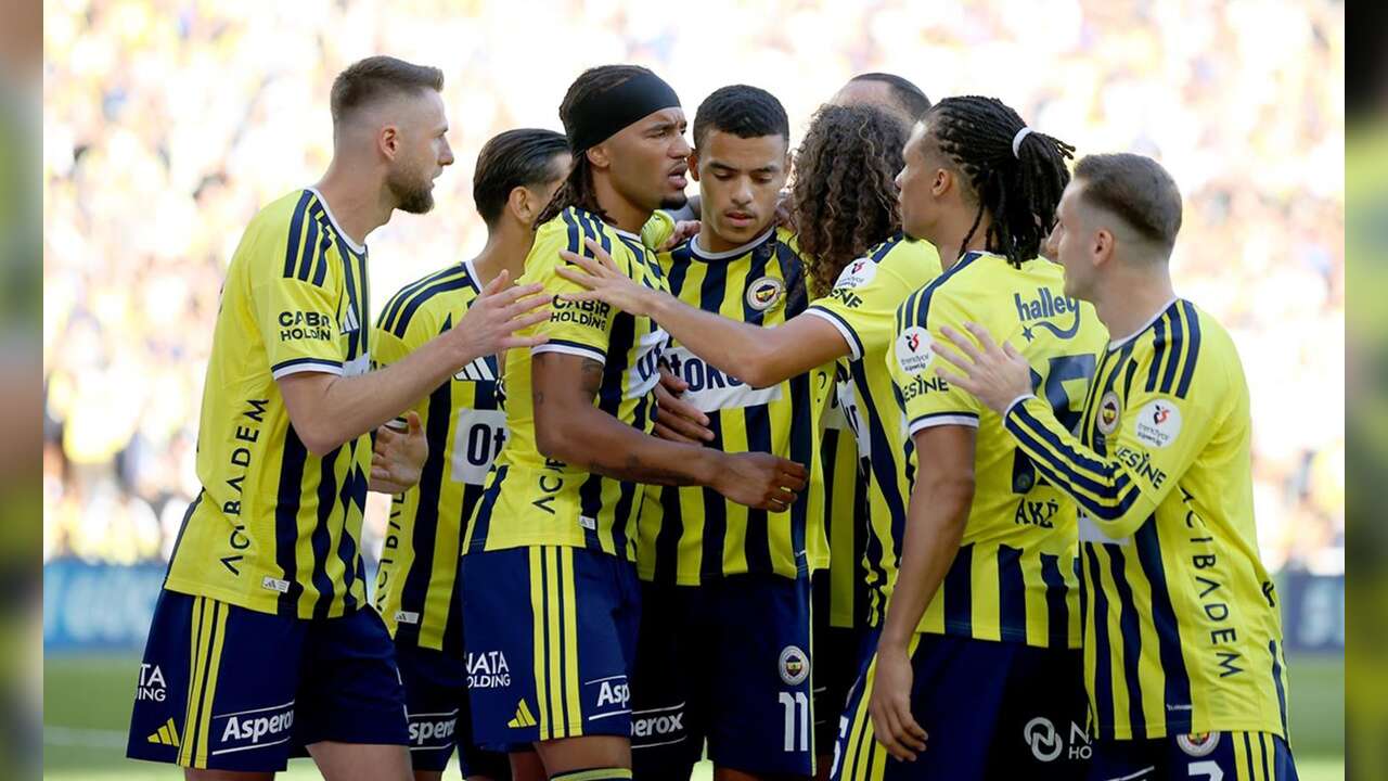Fenerbahçe’ye FIFA’dan 3 dönemlik transfer yasağı